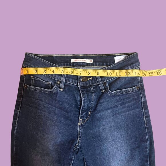 ✨ Levi’s 311™ Shaping Skinny Jeans – Size 26 | Mid-Wash Sculpting Denim ✨ - Picture 7 of 11
